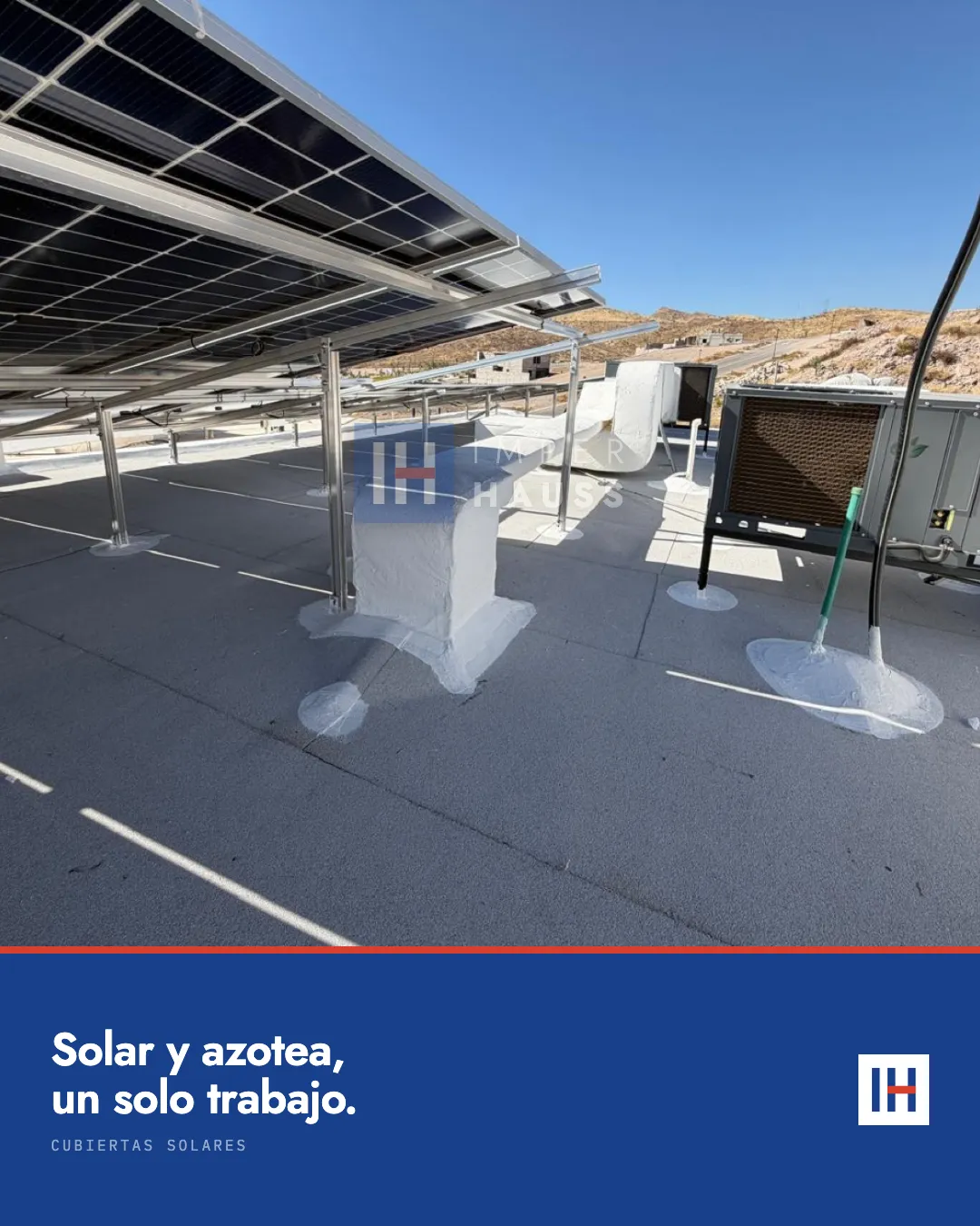 Estructura de paneles solares sobre azotea con prefabricado gris. Texto: "Solar y azotea, un solo trabajo".